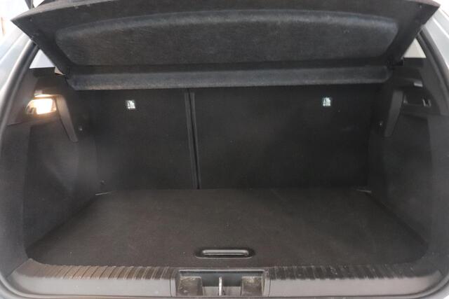 Renault CAPTUR 1.3 TCe 140 Intens | Climate control | Camera | AppleCarplay AndroidAuto | Navigatie | Cruise control | Trekhaak |