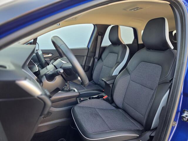 Renault CAPTUR 1.3 TCe 140 Intens / Achteruitrijcamera / Apple Carplay Android Auto / Cruise control / Keyless Entry & Start / Draadloze telefoon lader / Navigatie / Parkeersensoren voor en achter / Climate control /