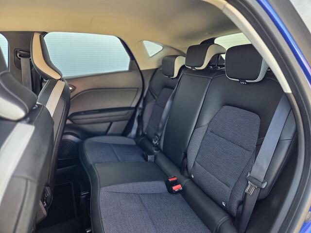 Renault CAPTUR 1.3 TCe 140 Intens / Achteruitrijcamera / Apple Carplay Android Auto / Cruise control / Keyless Entry & Start / Draadloze telefoon lader / Navigatie / Parkeersensoren voor en achter / Climate control /
