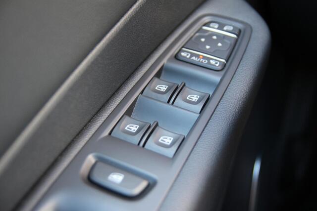 Renault CAPTUR 0.9 90pk TCe Intens UNIEKE KM.STAND! | Luxe! | Unieke km.stand | Navigatie | Cruise control | Climate control | LED | Centr. deurvergr. | Lichtm. velgen | Parkeersensoren | Metallic lak |