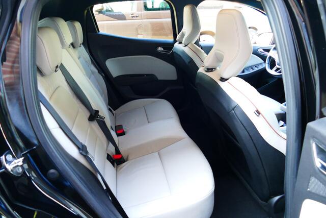 Renault CLIO 1.0 TCe Initiale Paris. BOSE, Leer, Stoelverw, 360 camera, Led Koplampen, Navi