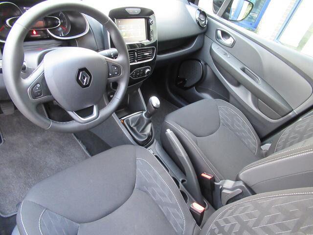 Renault CLIO 0.9 TCe Limited, Navigatie / Cruise control / Climate control / Parkeersensoren achter / 16'' LMV