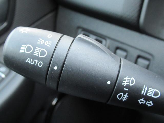 Renault CLIO 0.9 TCe Limited, Navigatie / Cruise control / Climate control / Parkeersensoren achter / 16'' LMV