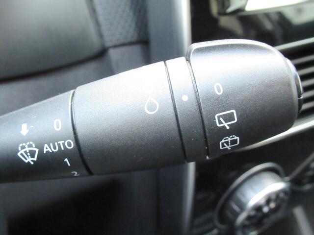 Renault CLIO 0.9 TCe Limited, Navigatie / Cruise control / Climate control / Parkeersensoren achter / 16'' LMV