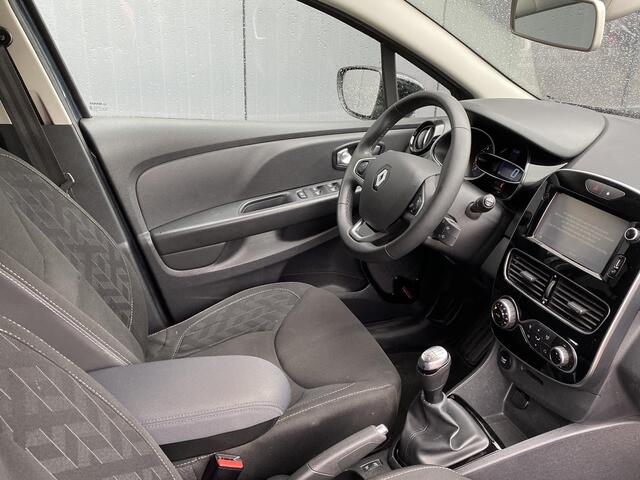 Renault CLIO 0.9 TCe Intens | Navigatie | Parkeersensoren | Climate Control | Stoelverwarming | Lichtmetalen velgen | Dakrails