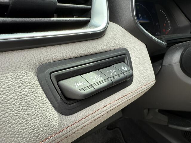 Renault CLIO 1.6 E-Tech Hybrid 140 Initiale Paris