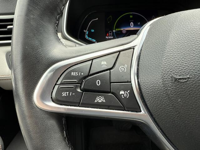 Renault CLIO 1.6 E-Tech Hybrid 140 Initiale Paris