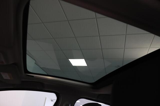 Renault CLIO 0.9 TCe Limited | Panoramadak | Climatronic | Navigatie | Cruise control |