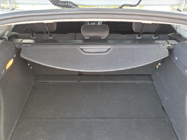 Renault CLIO Estate 0.9 TCe Limited Parkeerhulp/Navigatie/DealerOnderhouden