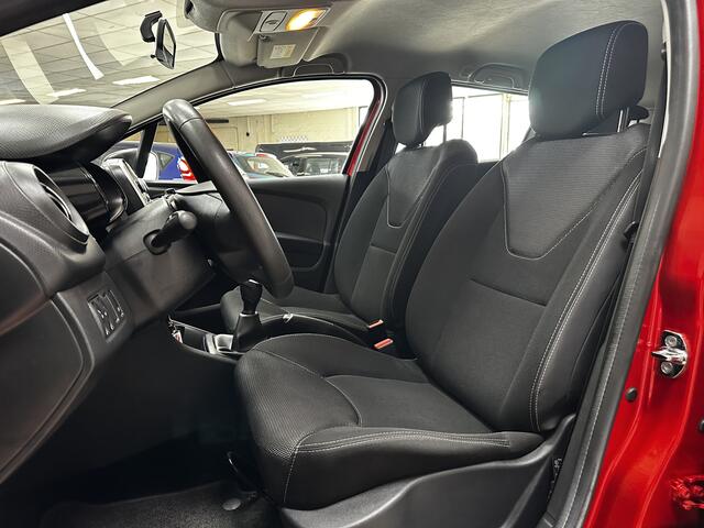 Renault CLIO Estate 0.9 TCe Life/ Airco/ Cruise/ Bluetooth/ Radio-AUX&USB/ Elek.Pakket/ Isofix/ Metallic Lak/ Dakrails/ C.V.Afstand.
