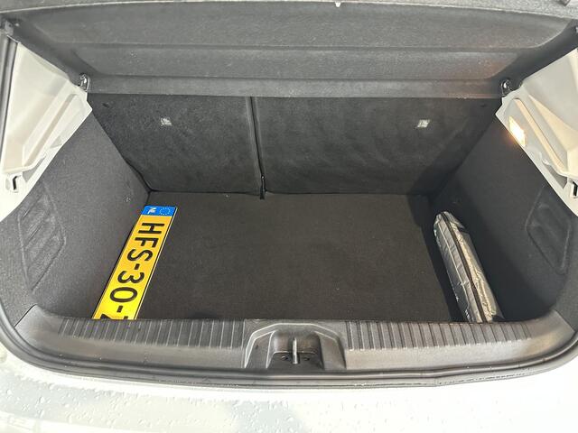 Renault CLIO 1.6 E-Tech Hybrid 140 Zen AUTOMAAT | NAVIGATIE | ACHTERUITRIJCAMERA | PARKEERSENSOREN VOOR /- ACHTER