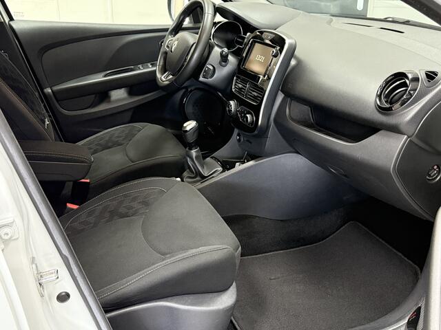 Renault CLIO Estate 0.9 TCe Limited/ LED Dagrijverl./ 15''LMV/ Keyless/ Apple+Android/ DAB+/ Clima/ Navi/ Cruise/ Bluetooth/ Diml.Auto/ Elek.Pakket/ Isofix/ PDC Achter.