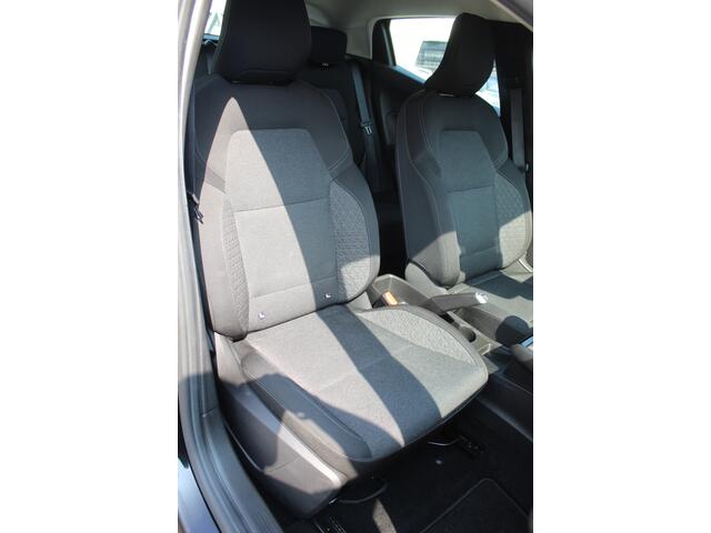 Renault CLIO 1.0 TCe Zen Navigatie/Cruise control/Apple carplay/Airco/Lane assist/Multifunctioneel stuurwiel/Spraakbediening/Actief remmen/Verkeersbord herkenning/Elektrische ramen/Elektrisch verstelbare spiegels.