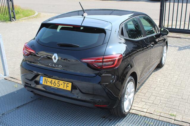 Renault CLIO 1.0 TCe Zen Navigatie/Cruise control/Apple carplay/Airco/Lane assist/Multifunctioneel stuurwiel/Spraakbediening/Actief remmen/Verkeersbord herkenning/Elektrische ramen/Elektrisch verstelbare spiegels.