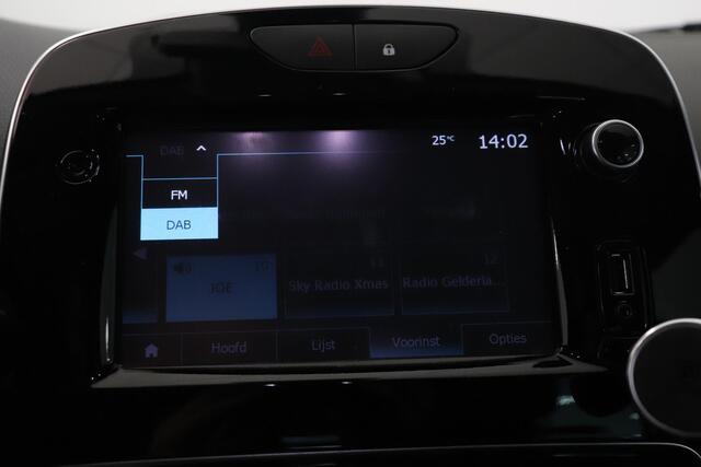 Renault CLIO 0.9 TCe Intens | Climate control | Parkeersensor | LED | Navigatie | Half leder | DAB |