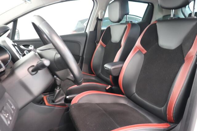 Renault CLIO 0.9 TCe Intens | Climate control | Parkeersensor | LED | Navigatie | Half leder | DAB |