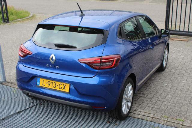 Renault CLIO 1.0 TCe Zen Lage kilometerstand!!/Airco/Cruise control/Parkeersensoren/Apple carplay/Lane assist/Actief remmen/Verkeersbord herkenning/Multifunctioneel stuurwiel/Spraakbediening/16" Lichtmetalen velgen.