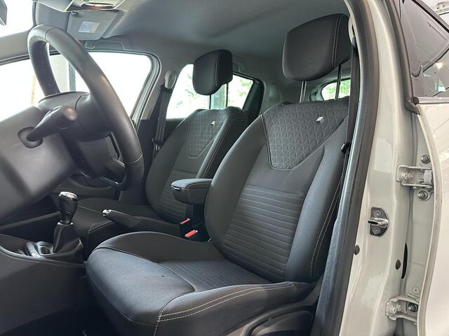 Renault CLIO 0.9 TCe Limited NAVIGATIE | PARKEERSENSOREN ACHTER | LICHTMETALEN VELGEN