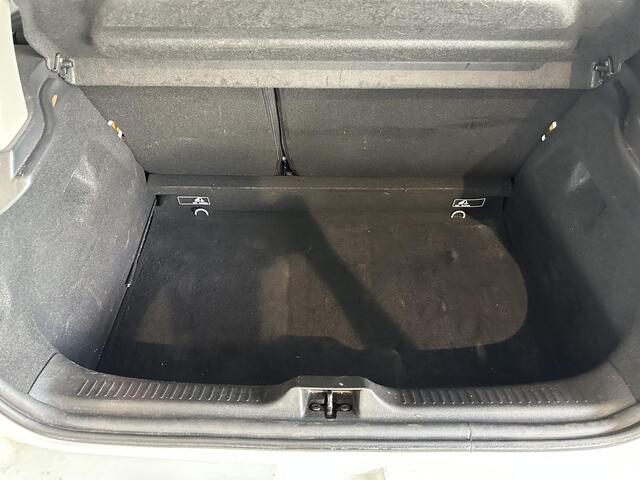 Renault CLIO 0.9 TCe Limited NAVIGATIE | PARKEERSENSOREN ACHTER | LICHTMETALEN VELGEN