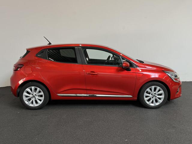 Renault CLIO 1.0 TCe 100pk Experience Demo! | Navigatie Climate Control Cruise control Lichtmetalen Velgen Parkeer Sensoren Extra Getint glas 5 deurs