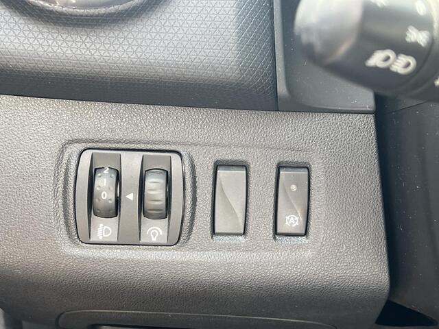 Renault CLIO Estate 0.9 TCe Limited | Trekhaak | Navigatie | Parkeersensoren | Airco | Cruise Control | Lichtmetaal | DAB |