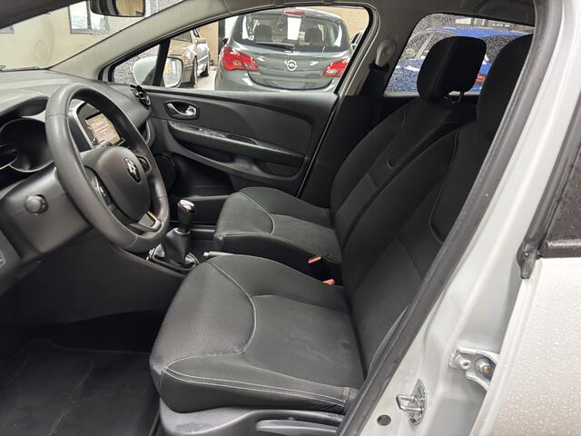 Renault CLIO Estate 0.9 TCe Zen/ Trekhaak!/ LED Dagrijverl./ Airco/ Cruise/ Multi.LEDER.Stuur/ Elek.Pakket/ Isofix/ C.V.Afstand/ Getint Glas.
