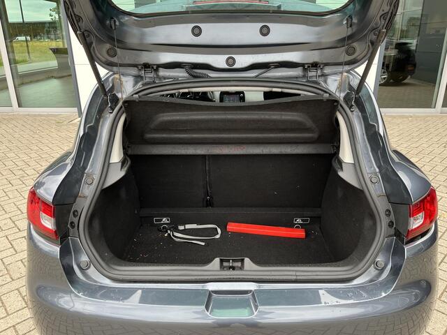 Renault CLIO 0.9 TCe Limited | Parkeersensoren | Navigatie | Cruise Control |