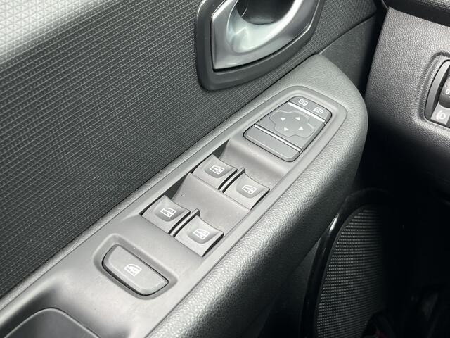 Renault CLIO 0.9 TCe Limited | Parkeersensoren | Navigatie | Cruise Control |