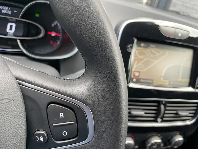 Renault CLIO Estate 0.9 TCe Limited Airco - Cruise control - Parkeersensoren achter - Navigatie full map - Mistlampen voor - Lederen stuurwiel - Dakrails