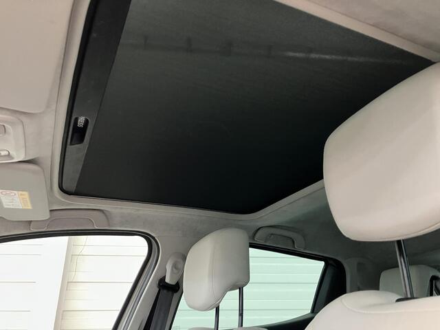 Renault CLIO 1.2 TCe Initiale Paris / Bose Audio / Lederen Bekleding / Panoramadak / Stoelverwarming / Navigatie /