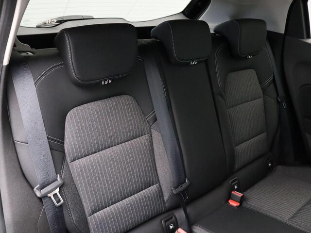 Renault CLIO 100pk TCe Intens | 17" lichtmetalen velgen | Trekhaak | Grootscherm navigatie |