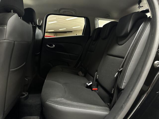 Renault CLIO Estate 0.9 TCe Limited/ Keyless/ 16'' LMV/ Apple + Android/ DAB+/ Navi/ Airco/ Cruise/ Elek. pakket/ Isofix/ Bluetooth/ Armsteun/ Multi. LEDER. Stuur/ Mistl./ PDC/ Extra getint glas/ Dakrails.
