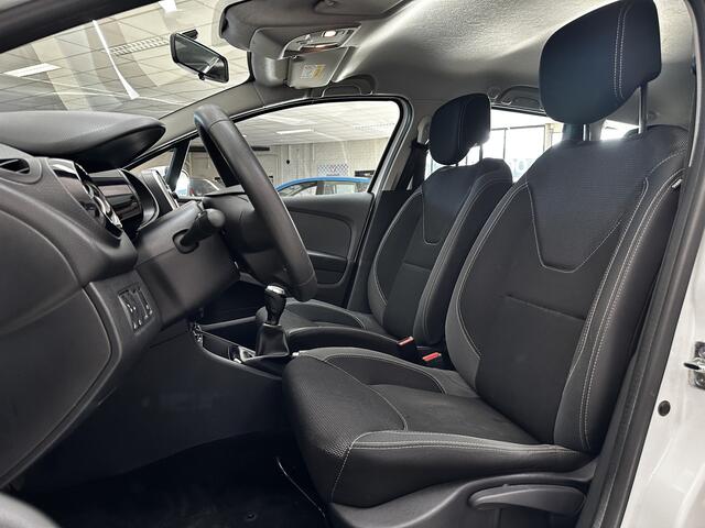 Renault CLIO Estate 1.5 dCi Zen/ D-Riem verv: 123.000 KM!/ Trekhaak/ DAB+/ Apple + Android/ Navi/ Airco/ Cruise/ Elek. pakket/ Isofix/ Bluetooth/ Multi. Stuur/ Dakrails.