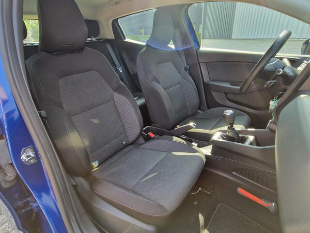 Renault CLIO 1.0 TCe Zen / 1e Eigenaar / Dealer Onderhouden / Navigatie / Apple Carplay & Android Auto / Parkeersensoren / Airco / Cruise Control /