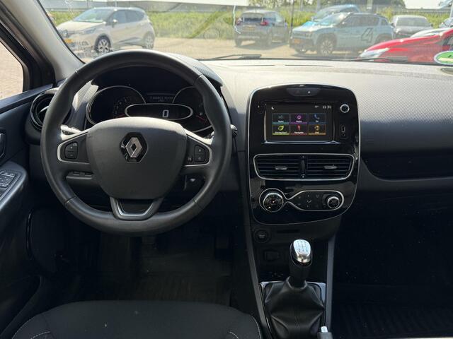 Renault CLIO 0.9 TCe Limited Comfort | Navigatie | Climate Control | Key-less | DAB | Parkeersensoren | Cruise Control | Lichtmetaal | Stoelverwarming |