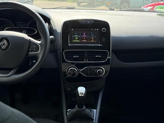 Renault CLIO 0.9 TCe Limited Comfort | Navigatie | Climate Control | Key-less | DAB | Parkeersensoren | Cruise Control | Lichtmetaal | Stoelverwarming |