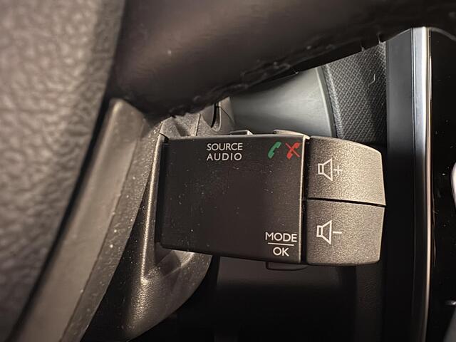Renault CLIO 0.9 TCe Limited / Airco/ Navigatie/ Bluetooth/ Cruise control/
