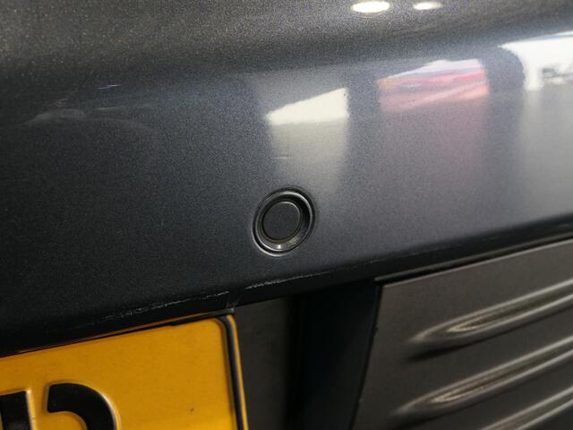 Renault CLIO 0.9 TCe Intens * Navi! * - Camera, armsteun voor, getinte ramen, bluetooth