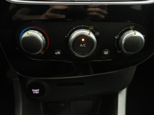 Renault CLIO Estate TCe 90 Limited | Medianav | Airco | Lichtmetalen velgen | Parkeersensoren achter | Metaalkleur | Omlijsting ramen in Chrome | Renault Handsfree card |