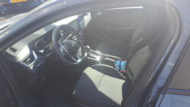 Renault CLIO 1.6 E-Tech Hybrid 140pk Zen | Navigatie via Apple & Android Carplay | parkeersensoren Achter | Airco | Cruise Control | Bluetooth Telefoonvoorbereiding |