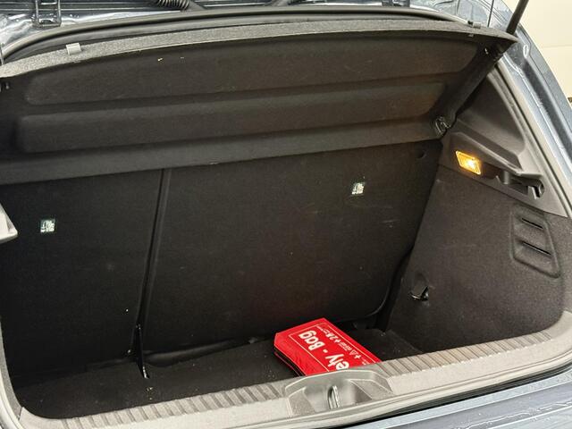 Renault CLIO 1.0 TCe Intens (Lutecia) | Uniek | 360 Camera | Navigatie | Dealer Onderhouden