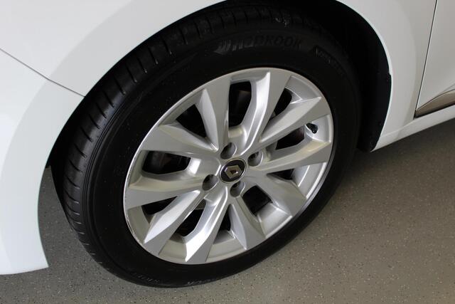 Renault CLIO 1.3 TCe Intens | TREKHAAK | DAB-RADIO | NAVIGATIE | PDC-A | LED | CRUISE | CLIMA | KEYLESS |