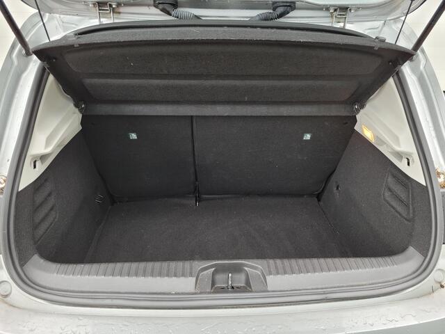 Renault CLIO 1.0 TCe Intens | Dealer Onderhouden | 17 Inch | Naviagtie+Camera | Sensoren V+A