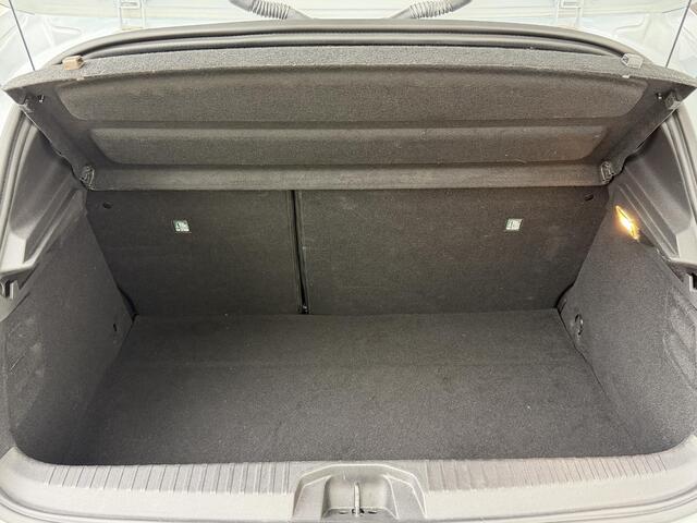 Renault CLIO 1.6 E-Tech Hybrid 140 First Edition / Clima / Camera / Navigatie / 17" LM velgen / Trekhaak