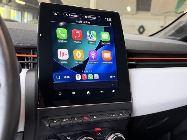 Renault CLIO 1.0 TCe 90pk Automaat | Groot Navi | 360 | 17" | PDC V+A | Stoel & stuur verwarming | Keurig nette auto | 4 Nieuwe Banden.