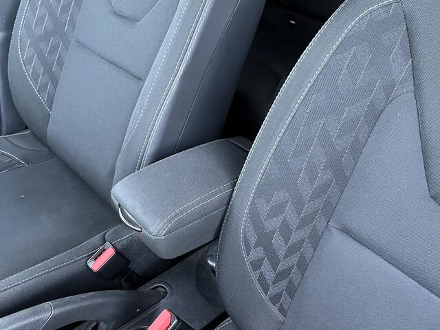 Renault CLIO Estate 0.9 TCe Limited / Apple Carplay - Android Auto / Parkeersensoren. Achter / Airco / 16'' LMV /