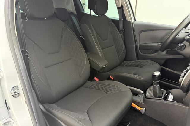 Renault CLIO 1.2 TCe Limited 120 PK | Handgeschakeld | Airco | Parkeersensor | Cruise Control | Licht Metalen Velgen | Bluetooth | 1e eigenaar | Dealer onderhouden