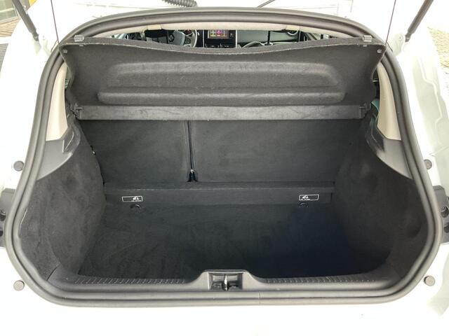 Renault CLIO 0.9 TCe Eco2 Limited AIRCONDITIONING / NAVIGATIE /CRUISE CONTROL / PARKEERSENSOREN / BLEUTOOTH