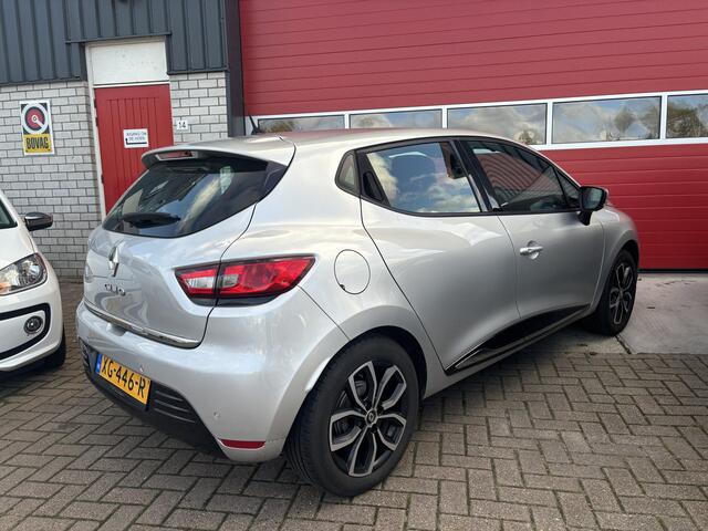 Renault CLIO 1.5 dCi Ecoleader Zen NWE D-RIEM / NAVI / AIRCO / PDC / BLUETOOTH / DAB+ / CRUISE / NL-AUTO