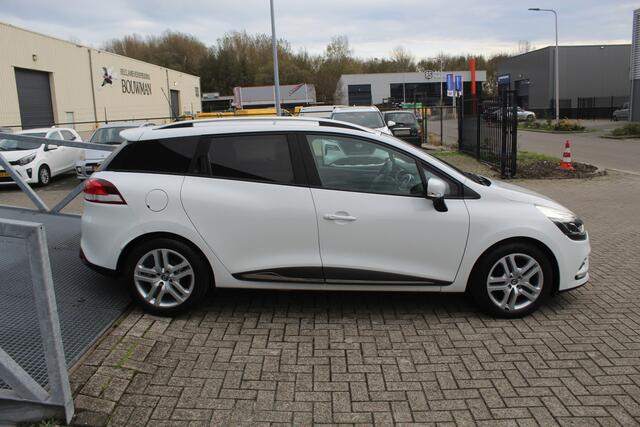 Renault CLIO Estate 0.9 TCe Zen Cruise control/Airco/Navigatie/Privacy glass/Parkeersensoren